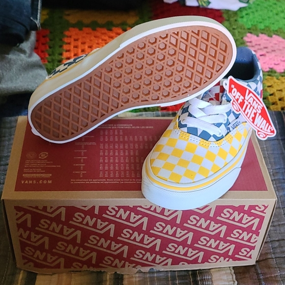 Vans - Picture 2 of 5